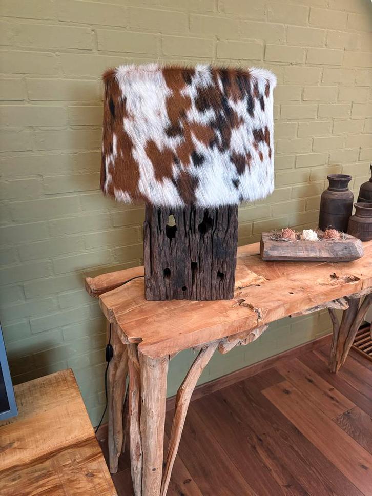 Tricolor Koeienhuid Lamp met Houten Voet, Antiek en Kunst, Antiek | Lampen, Ophalen