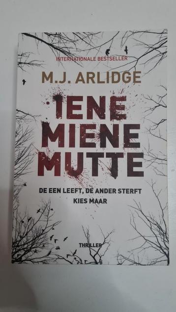 Iene Miene Mutte - M.J. Arlidge beschikbaar voor biedingen