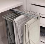 Emuca inbouw broekhanger uittrekbaar voor kledingkast, Minder dan 50 cm, Nieuw, Ophalen of Verzenden, Metaal