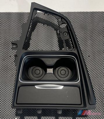 BMW F31 BEKERHOUDER 9218925 beschikbaar voor biedingen
