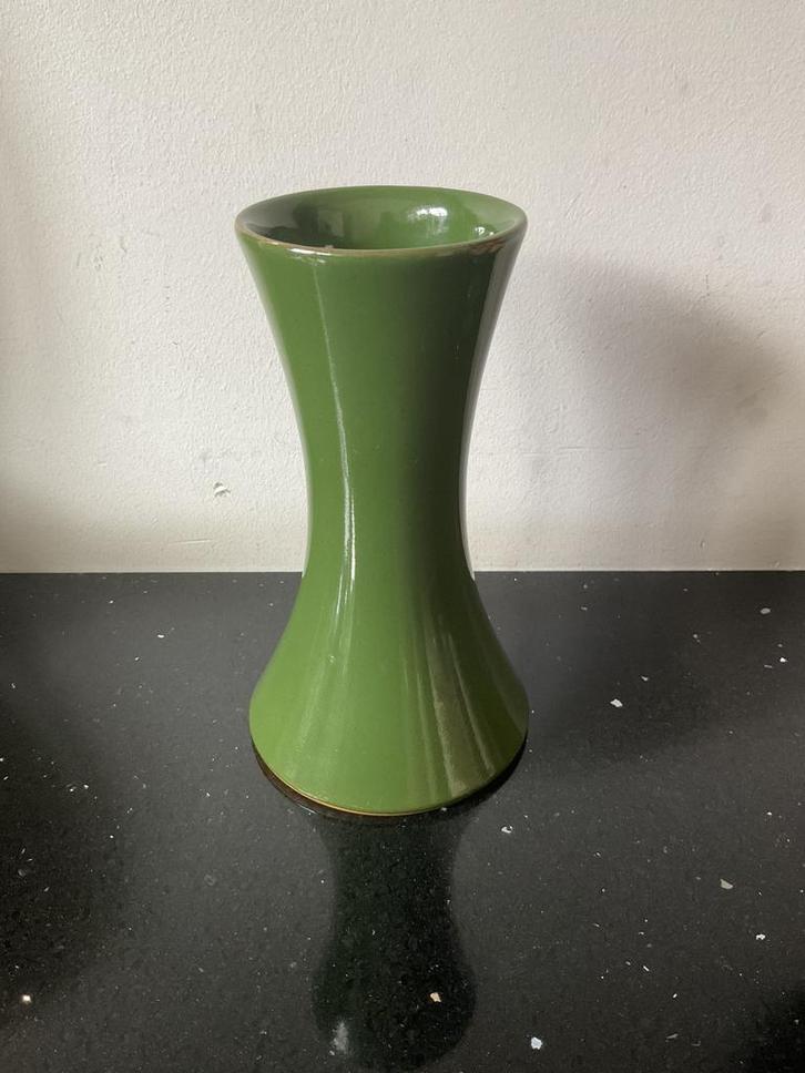 Brocante Engels groen aardewerk vaasje, Antiek en Kunst, Curiosa en Brocante, Ophalen of Verzenden