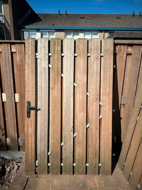 Hardhouten Schuttingpoort + hardhouten palen, Tuin en Terras, Schuttingen, Zo goed als nieuw, Minder dan 3 meter, Ophalen of Verzenden