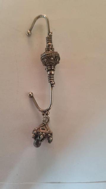 Zilveren Oorbel met Hanger beschikbaar voor biedingen