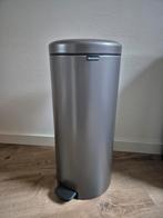 Brabantia NewIcon Prullenbak - 30 Liter - Grijs, Ophalen, Met pedaal, 50 tot 75 cm, Zo goed als nieuw
