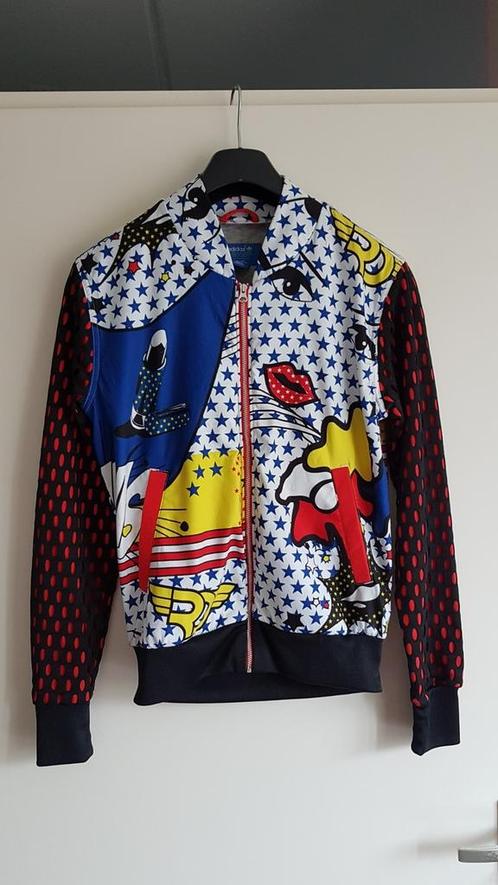 Rita ora adidas pop art jasje limited edition xs, Kleding | Dames, Jassen | Zomer, Zo goed als nieuw, Maat 34 (XS) of kleiner