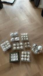 Witte en zilverkleurige kerstballen, Diversen, Ophalen of Verzenden, Zo goed als nieuw