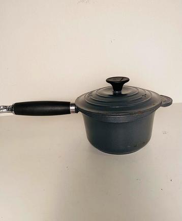 Le Creuset gietijzeren steelpan met deksel beschikbaar voor biedingen