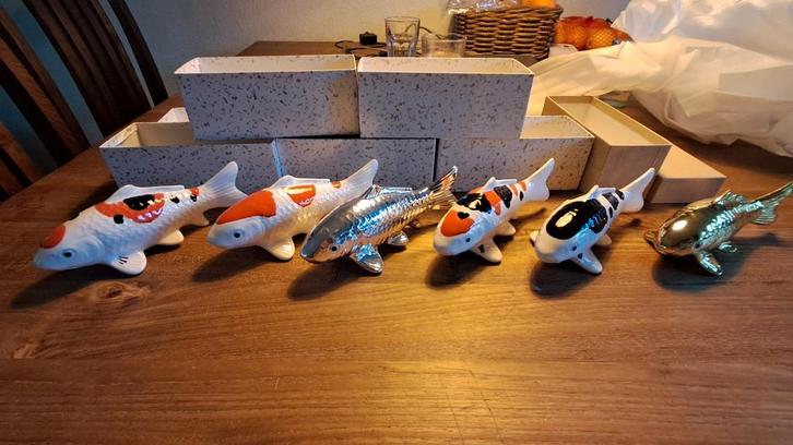 Porseleinen Koi Beeldjes - Handgeschilderd - Set van 6, Antiek en Kunst, Kunst | Beelden en Houtsnijwerken, Ophalen