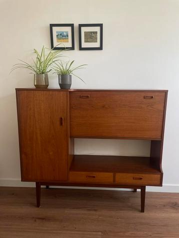 Prachtige vintage highboard / dressoir beschikbaar voor biedingen