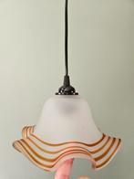 Vintage hanglamp met rokkapje in matglas met bruine lijnen, Ophalen of Verzenden, Gebruikt, Glas, Minder dan 50 cm