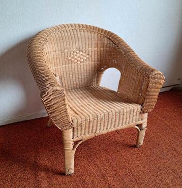 Vintage rieten stoel koloniale stijl beschikbaar voor biedingen