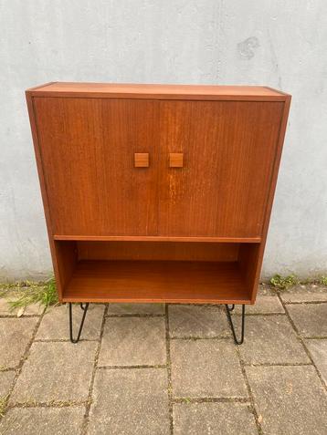 Vintage ‘60 design dressoir kastje stevige staat beschikbaar voor biedingen