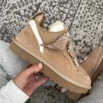 Ugg lowmel sand maat 38 39 40 41, Kleding | Dames, Schoenen, Ophalen of Verzenden, Zo goed als nieuw, Beige, Pantoffels of Sloffen