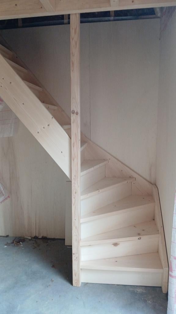 Maatwerk vuren trappen levering en montage., Doe-het-zelf en Verbouw, Ladders en Trappen, Nieuw, 2 tot 4 meter, Ophalen