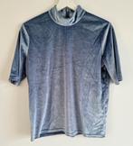 Leuke lichtblauwe velvet top Modström maat XS, Blauw, Ophalen of Verzenden, Zo goed als nieuw, Korte mouw
