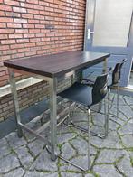 Bartafel met 2 zwarte barkrukken, Ophalen, Gebruikt