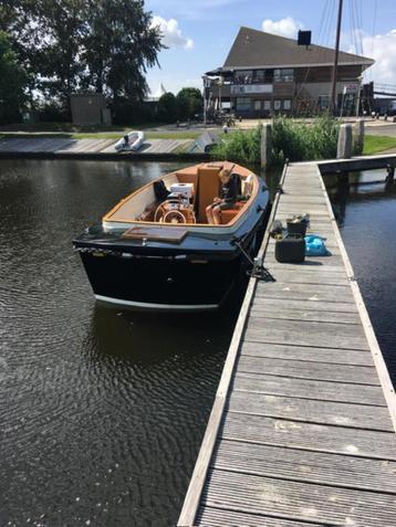 Sloep volledig gerenoveerd en motor gereviseerd beschikbaar voor biedingen