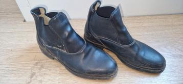 Paardrijschoenen en chaps beschikbaar voor biedingen