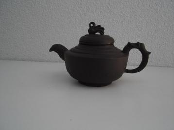 Chinees theepotje zwaantje op de deksel beschikbaar voor biedingen