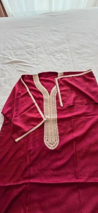 GANDOURA, KANDORA, GANDURA, DJELEBBA, THOBE, KAFTAN, ABAYA beschikbaar voor biedingen