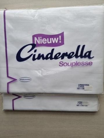 2 cinderella wit 180 x 250 nieuw per stuk €15 mag ook per beschikbaar voor biedingen
