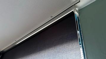 Donkergrijs rolgordijn 211cm breed beschikbaar voor biedingen