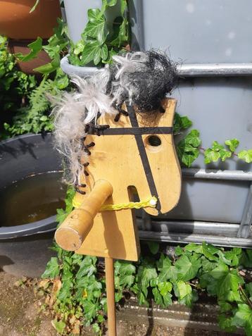 Houten  Stokpaardje  beschikbaar voor biedingen