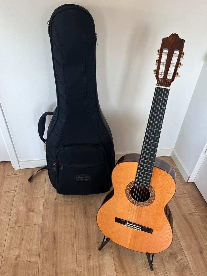 Alhambra 5P – Klassieke Gitaar – Nieuwe snaren + hoes, Muziek en Instrumenten, Snaarinstrumenten | Gitaren | Akoestisch, Zo goed als nieuw