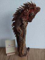 Prachtig beeld van een leguaan op een boomstronk, Ophalen of Verzenden