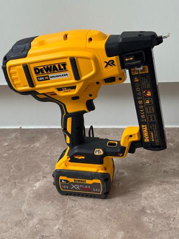 DeWalt DCN681 18V Accu Tacker beschikbaar voor biedingen