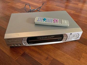 SHARP Video Cassette Recorder VC-FH30 incl afstandsbediening beschikbaar voor biedingen