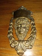 Deur klopper, Ophalen