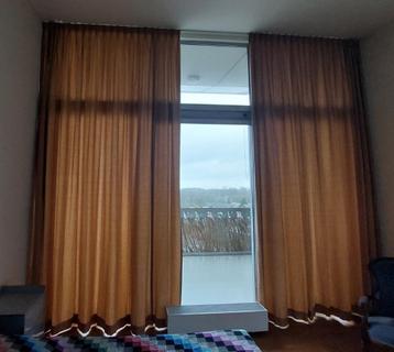 Karamel Goudbruine Gordijnen 2 Delen Van 4 Meter H 3 meter B beschikbaar voor biedingen