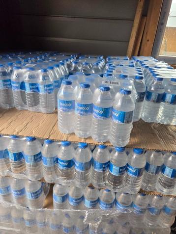 Waterflesjes 0,5 liter beschikbaar voor biedingen