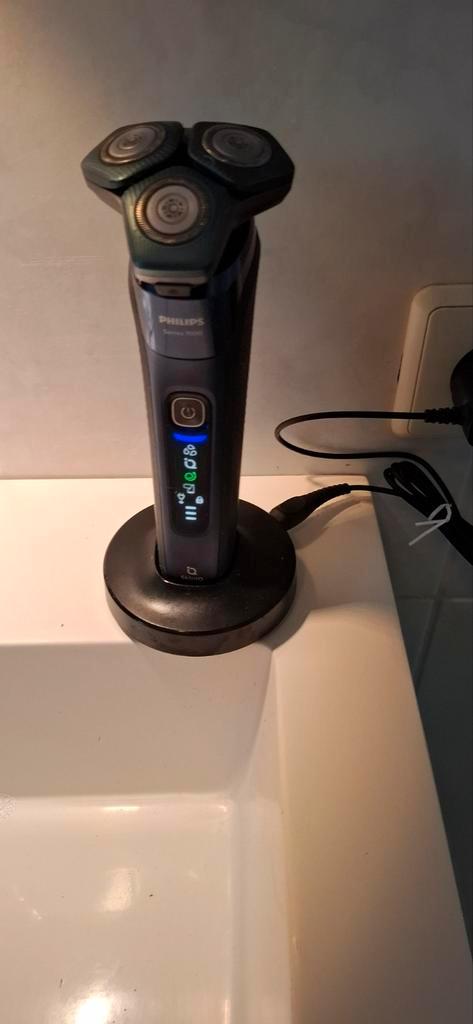 Philips series 7000 met oplader, Witgoed en Apparatuur, Persoonlijke-verzorgingsapparatuur, Zo goed als nieuw, Scheren en Epileren