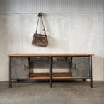 Oude werkbank, stalen werktafel, toonbank, dressoir, keuken, Ophalen