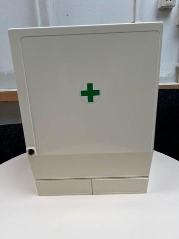 Wand EHBO Verbandkast Medicijnkast Kunststof en Afsluitbaar beschikbaar voor biedingen