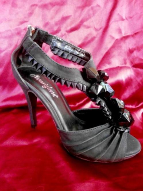 Italiaanse open pump met sierstenen maat 36, Kleding | Dames, Schoenen, Nieuw, Pumps, Zwart, Ophalen