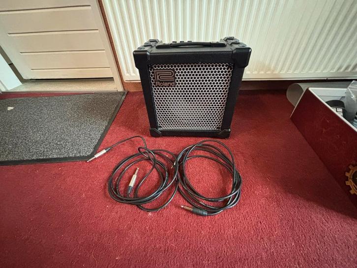 Roland Cube Versterker met Overdrive + 2 Kabels, Muziek en Instrumenten, Versterkers | Bas en Gitaar, Zo goed als nieuw, Gitaar