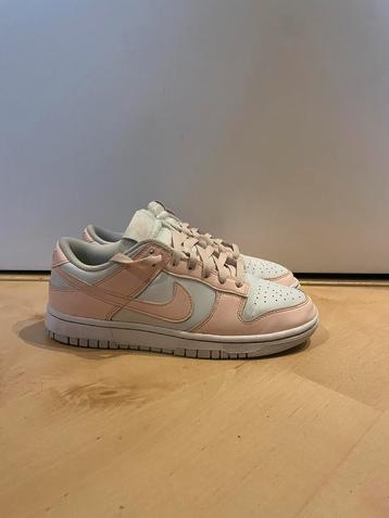 Nike Dunk Low “Pale Colar” maat 39. beschikbaar voor biedingen