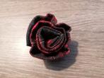 Corsage broche bloem rood geruit, Minder dan 4 cm, Ophalen of Verzenden, Rood