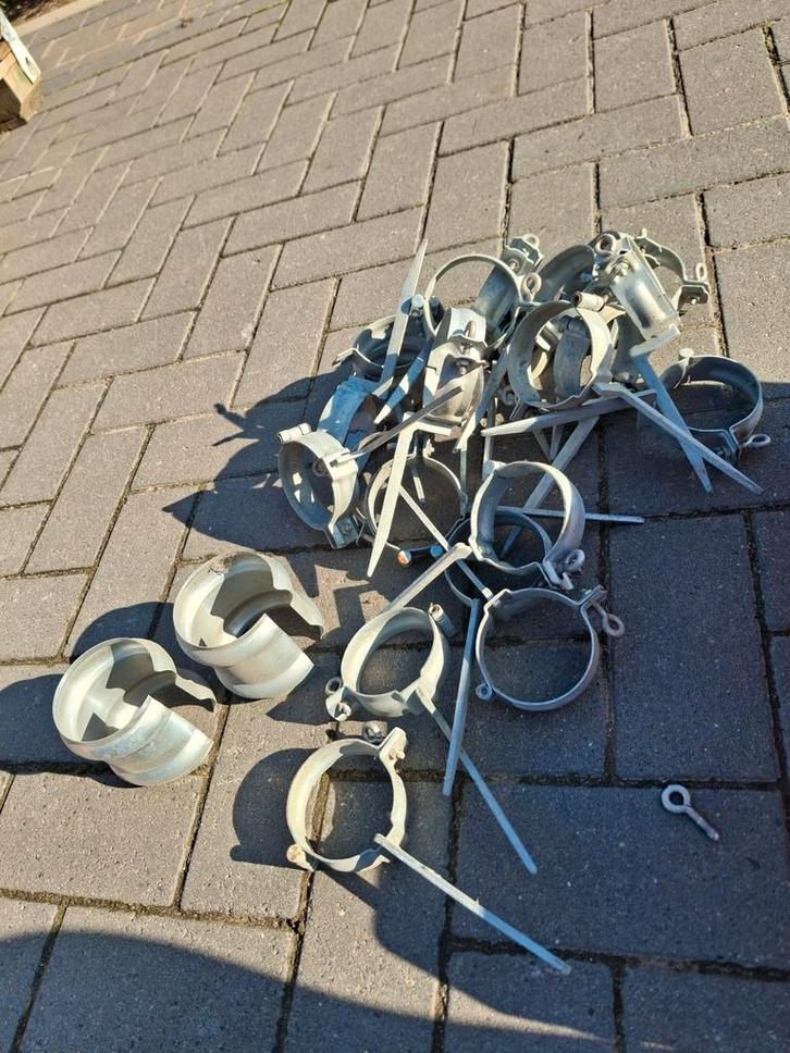 Regenpijp Beugels 80mm - 24 Stuks, Doe-het-zelf en Verbouw, Overige Doe-het-zelf en Verbouw, Gebruikt, Ophalen of Verzenden