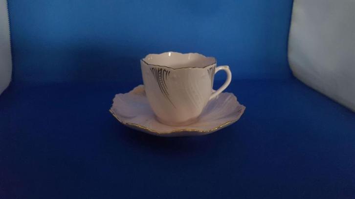 Kop en schotel roze en goud, handgeschilderd Tsjechie 1A22/5, Antiek en Kunst, Antiek | Servies los, Ophalen of Verzenden