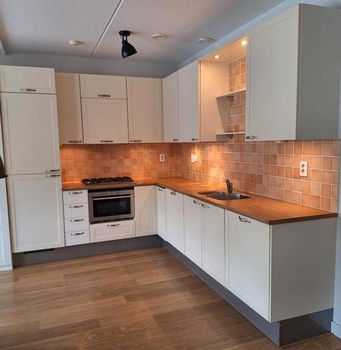 Hoekkeuken, 22 jaar oud,, Huis en Inrichting, Keuken | Complete keukens, Gebruikt, Hoekkeuken, Ophalen