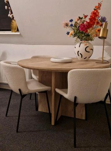 Ronde tafel + Boucle teddy wit stoelen - complete set beschikbaar voor biedingen