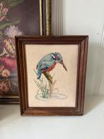 Vintage houten lijst met ijsvogel geborduurd, Ophalen of Verzenden, Zo goed als nieuw, Hout, Minder dan 50 cm