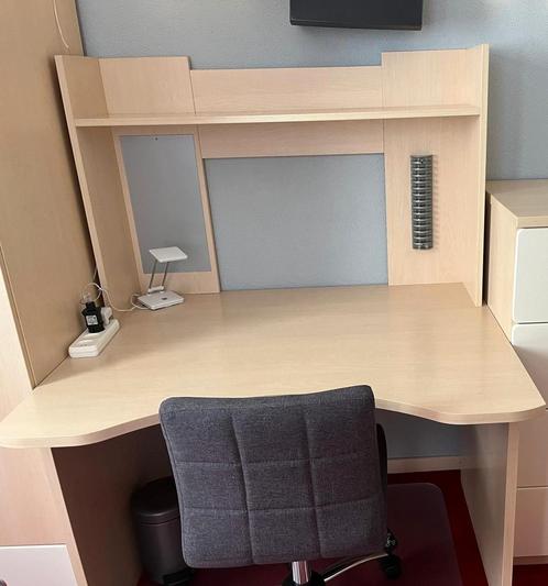 Solide bureau incl mat te koop!, Kinderen en Baby's, Kinderkamer | Overige Meubels, Zo goed als nieuw, Ophalen