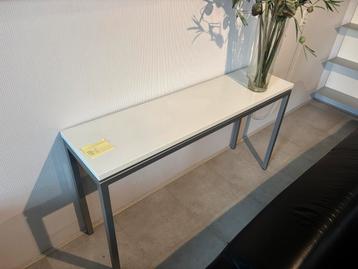 Moderne Side Table Aluminium Poten beschikbaar voor biedingen