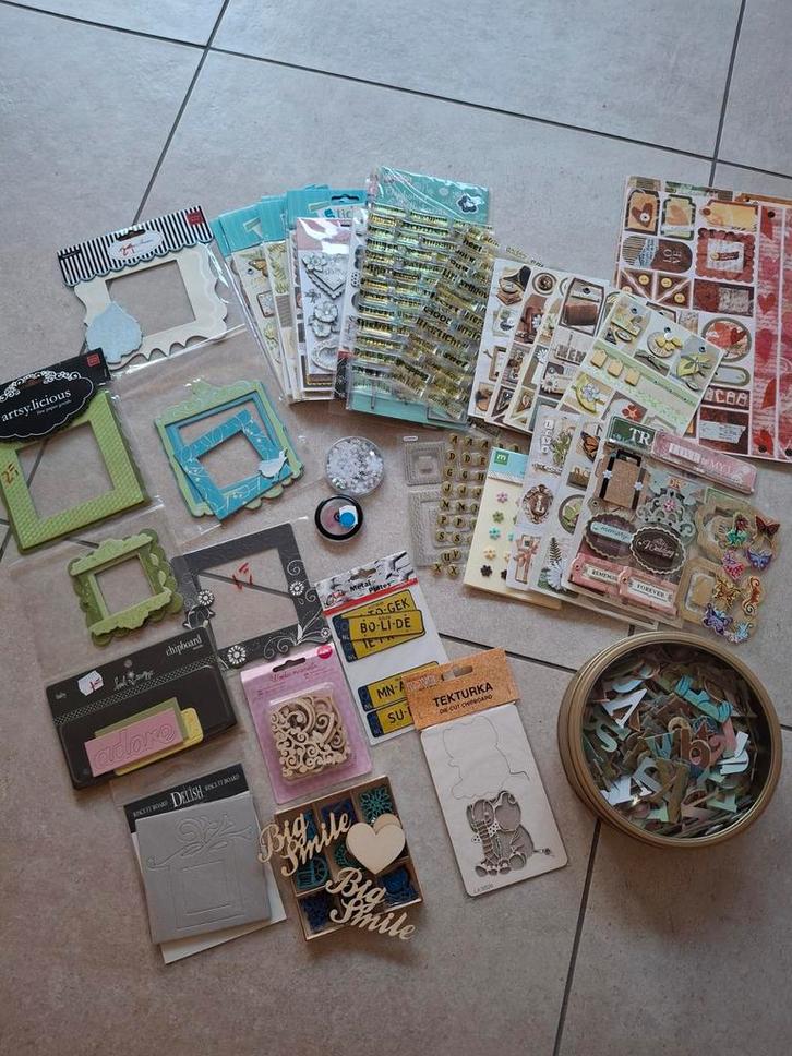 Mega veel scrapspullen, chipboard, stickers,  embellishments, Hobby en Vrije tijd, Scrapbooking, Nieuw, Versiering of Embellishment