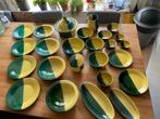 Prachtig 25 delig geel / groen servies aardewerk uit Tunesië, Huis en Inrichting, Keuken | Servies, Gebruikt, Ophalen of Verzenden